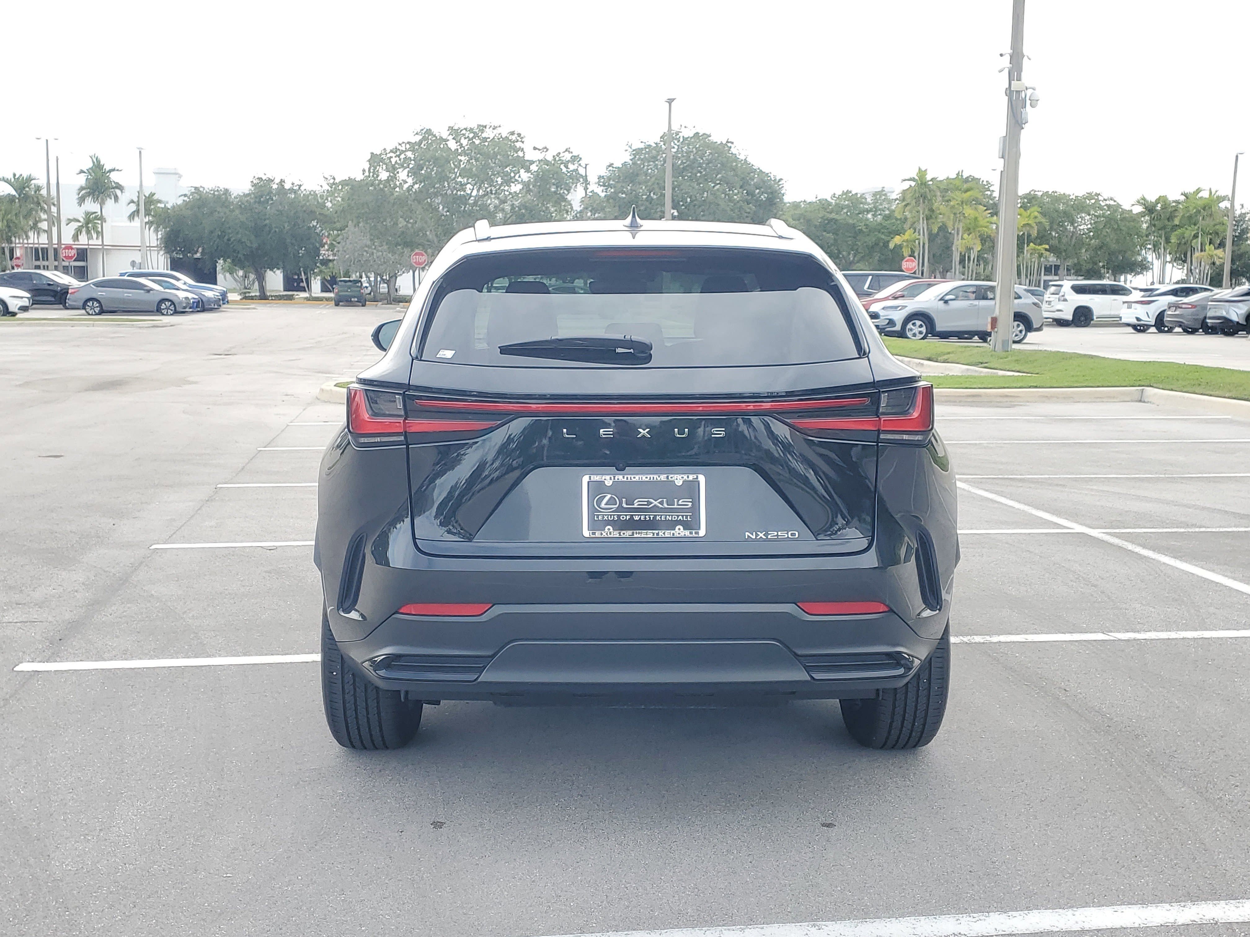 Used 2025 Lexus NX 250 FWD w/ Towing Package (2000 Lbs) image 9