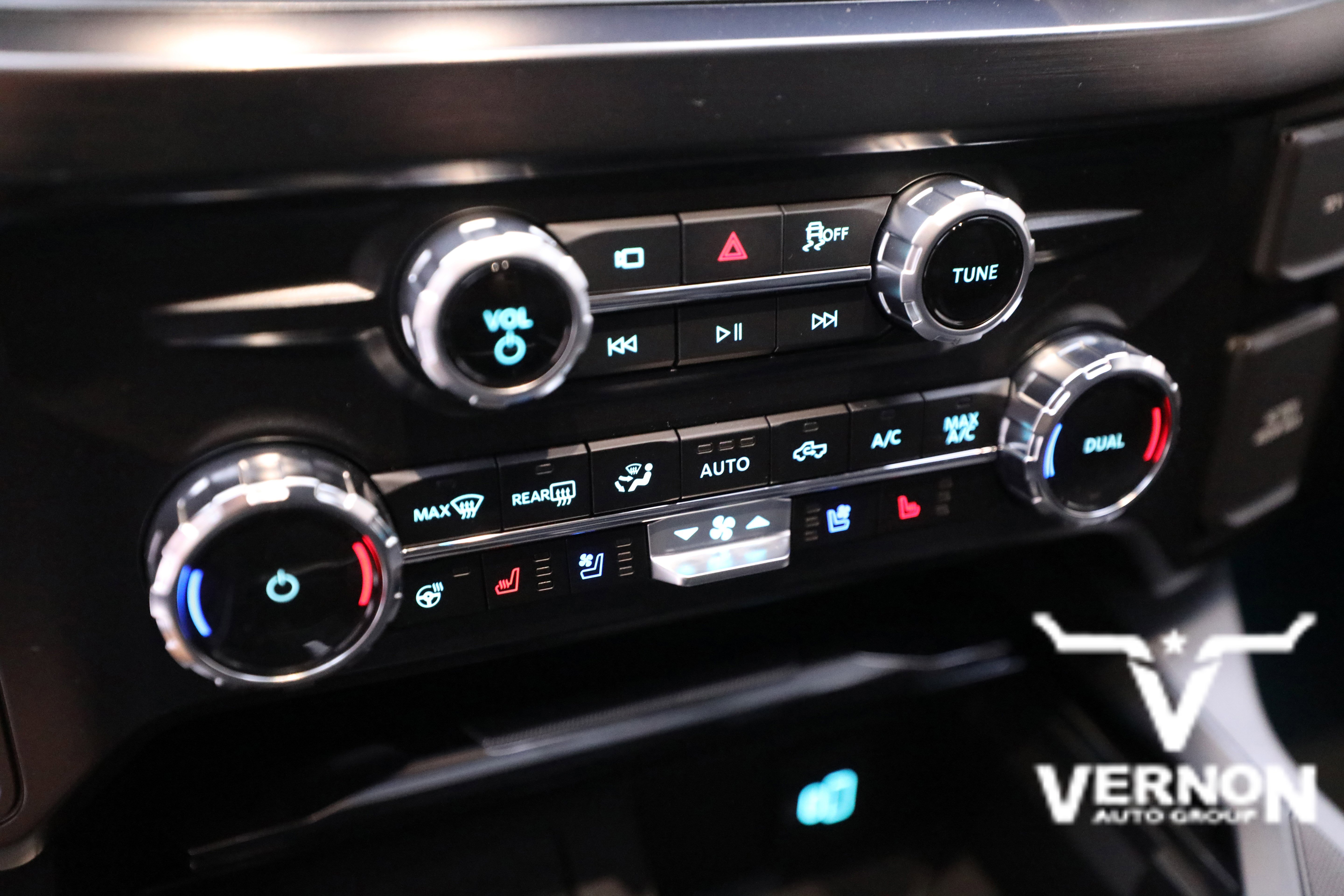 New 2026 Ford F350 Lariat w/ Chrome Package image 25