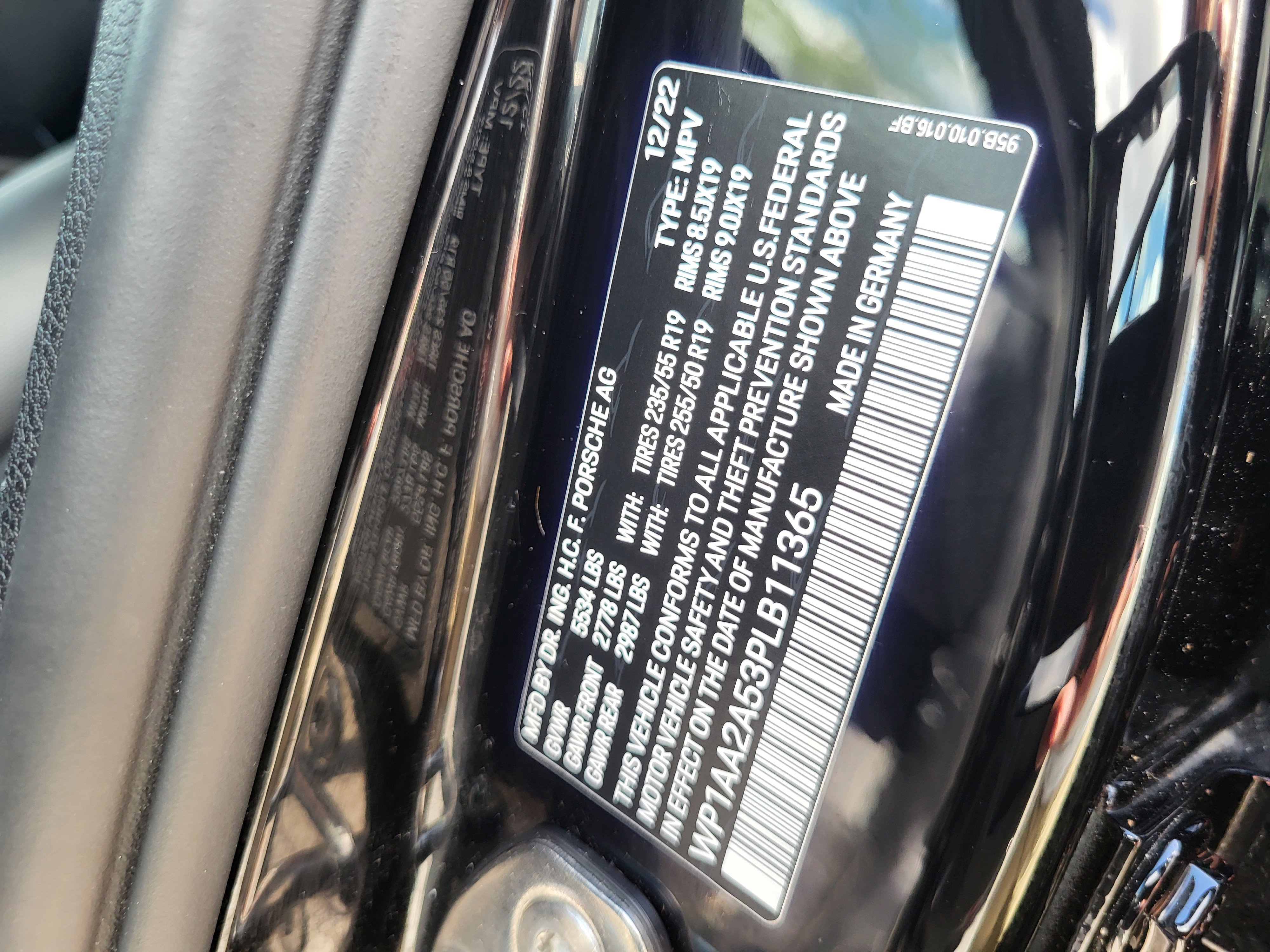 Used 2023 Porsche Macan AWD/4WD image 70