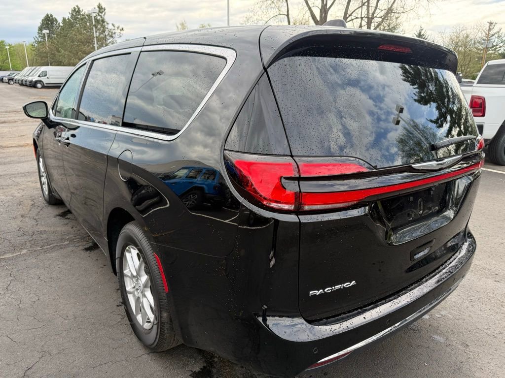 New 2026 Chrysler Pacifica Select FWD image 5
