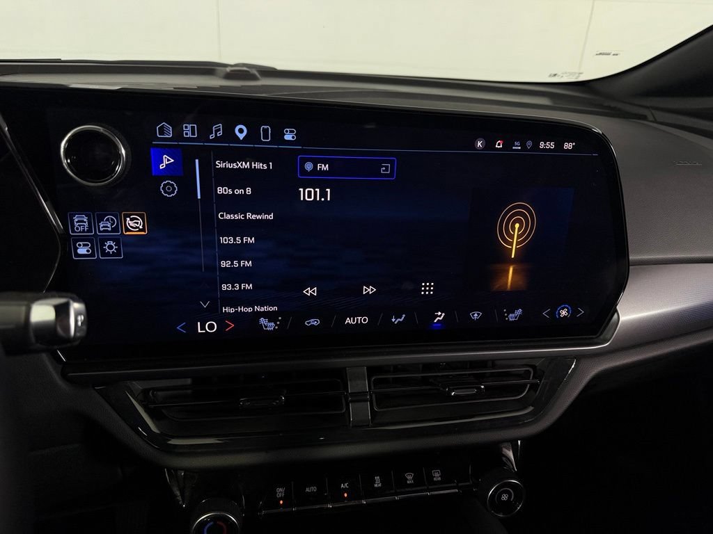 Used 2024 Chevrolet Equinox EV RS FWD image 22