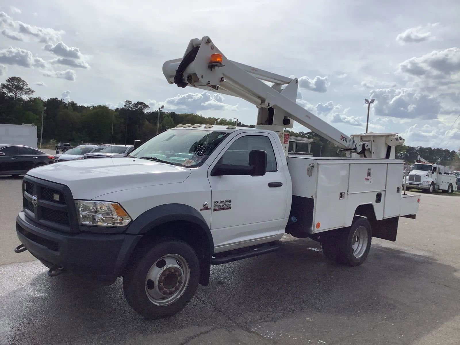 Used 2015 RAM 5500 Tradesman w/ Cold Weather Group AWD/4WD image 2