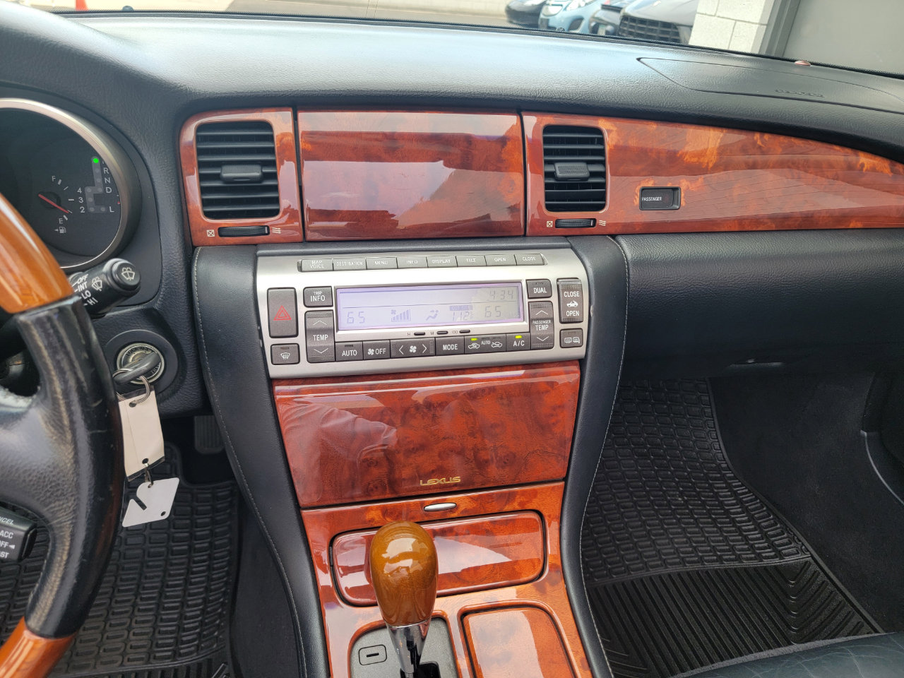 Used 2004 Lexus SC 430 Convertible image 30