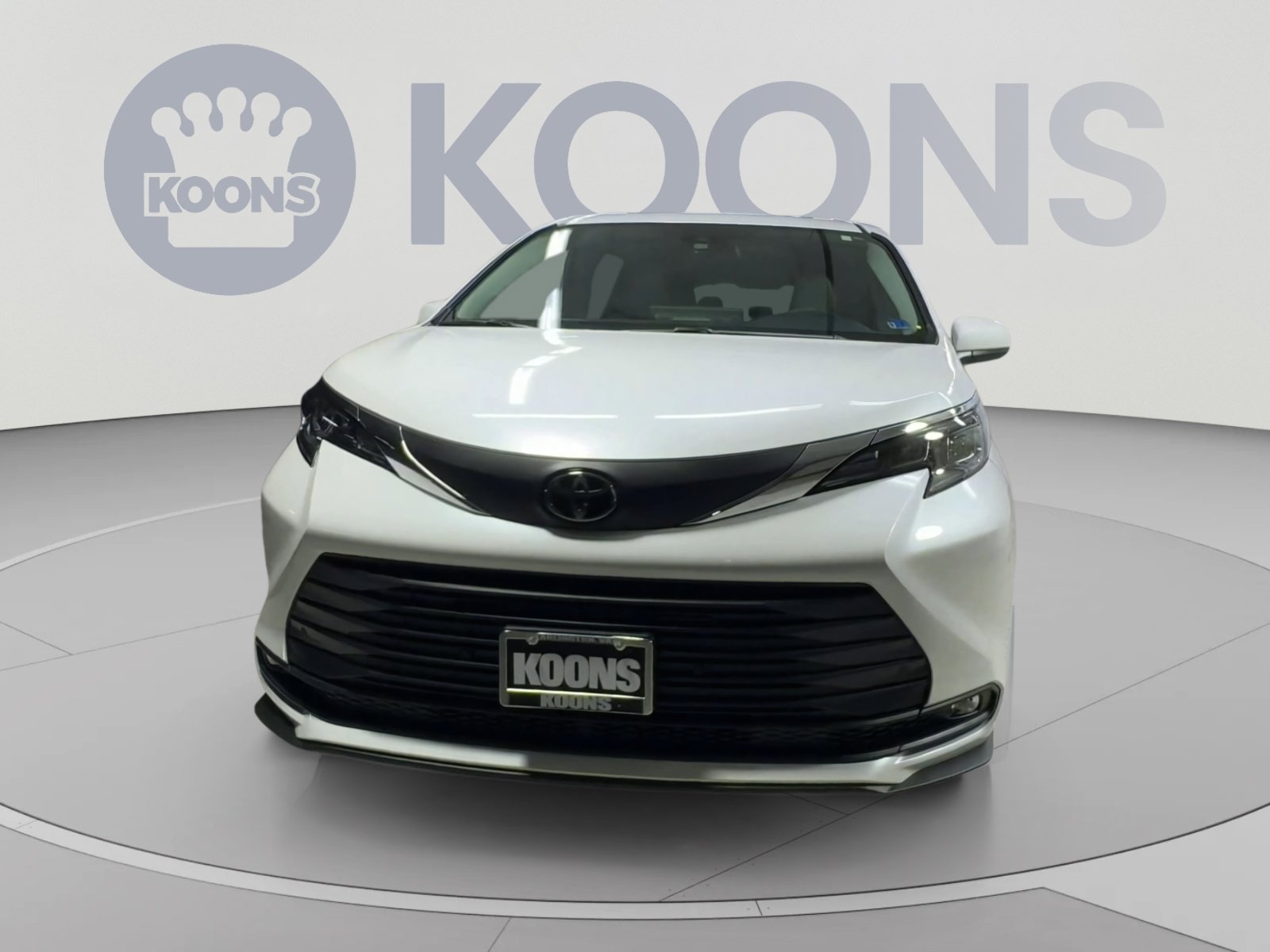 Used 2026 Toyota Sienna XLE FWD image 4