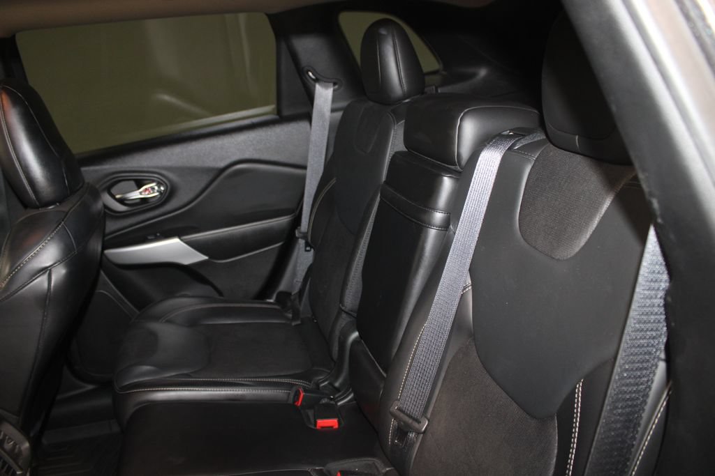 Used 2018 Jeep Cherokee Latitude Plus FWD image 18