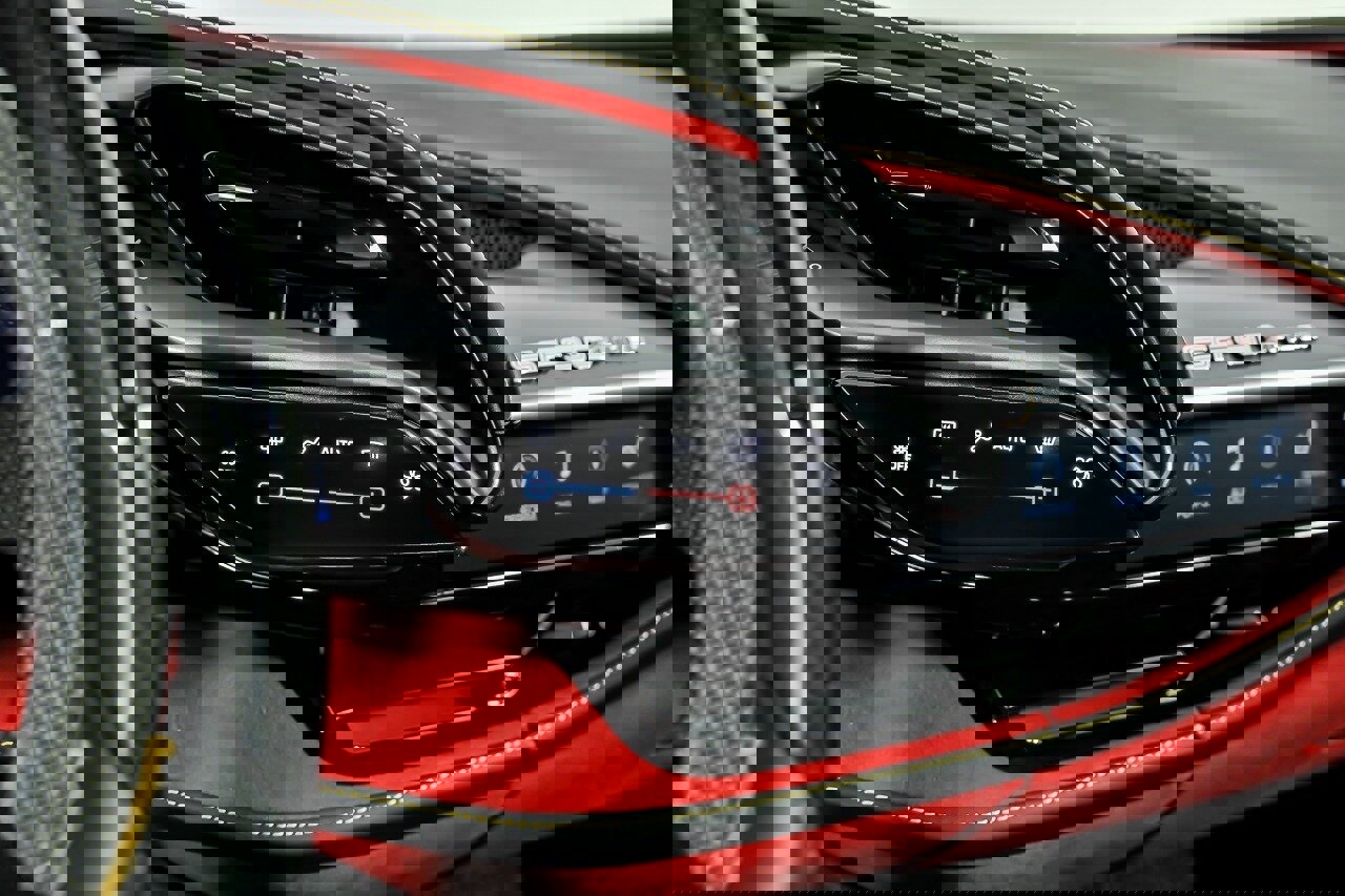 Used 2022 Ferrari SF90 Spider image 43