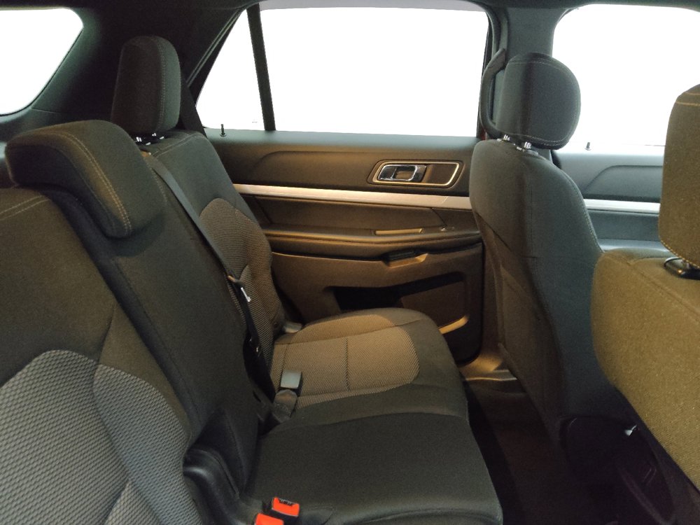 Used 2017 Ford Explorer XLT AWD/4WD image 19