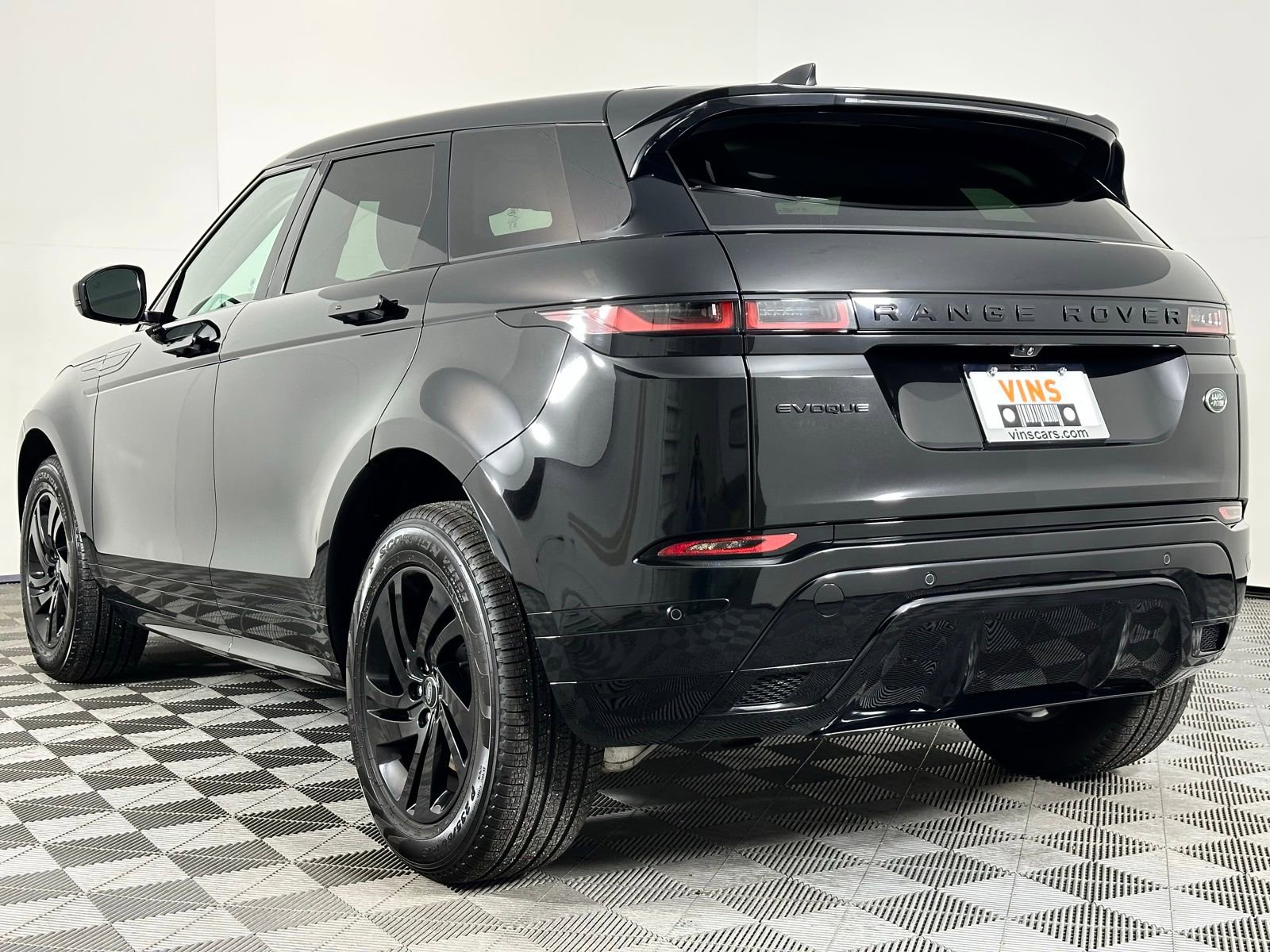 Used 2023 Land Rover Range Rover Evoque R-Dynamic S image 37