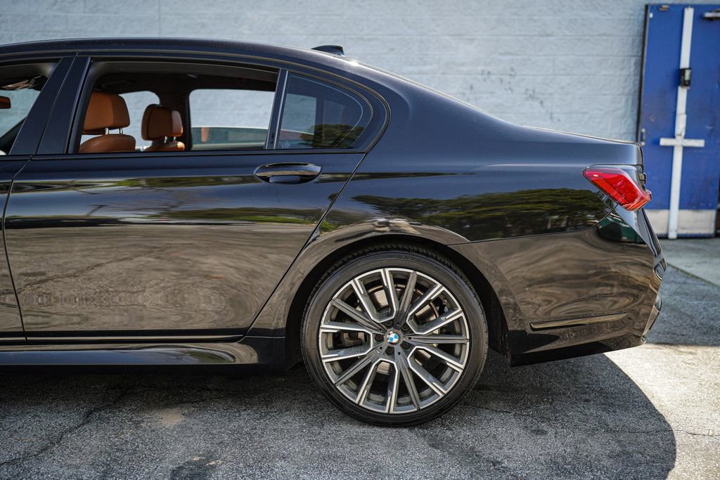 Used 2022 BMW 740i w/ M Sport Package RWD image 12