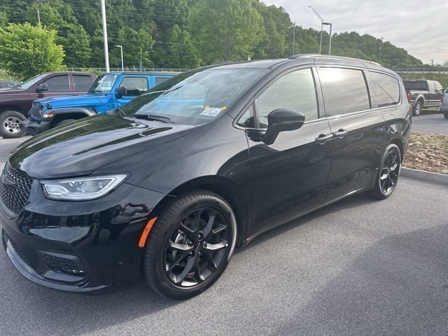 Used 2025 Chrysler Pacifica Limited