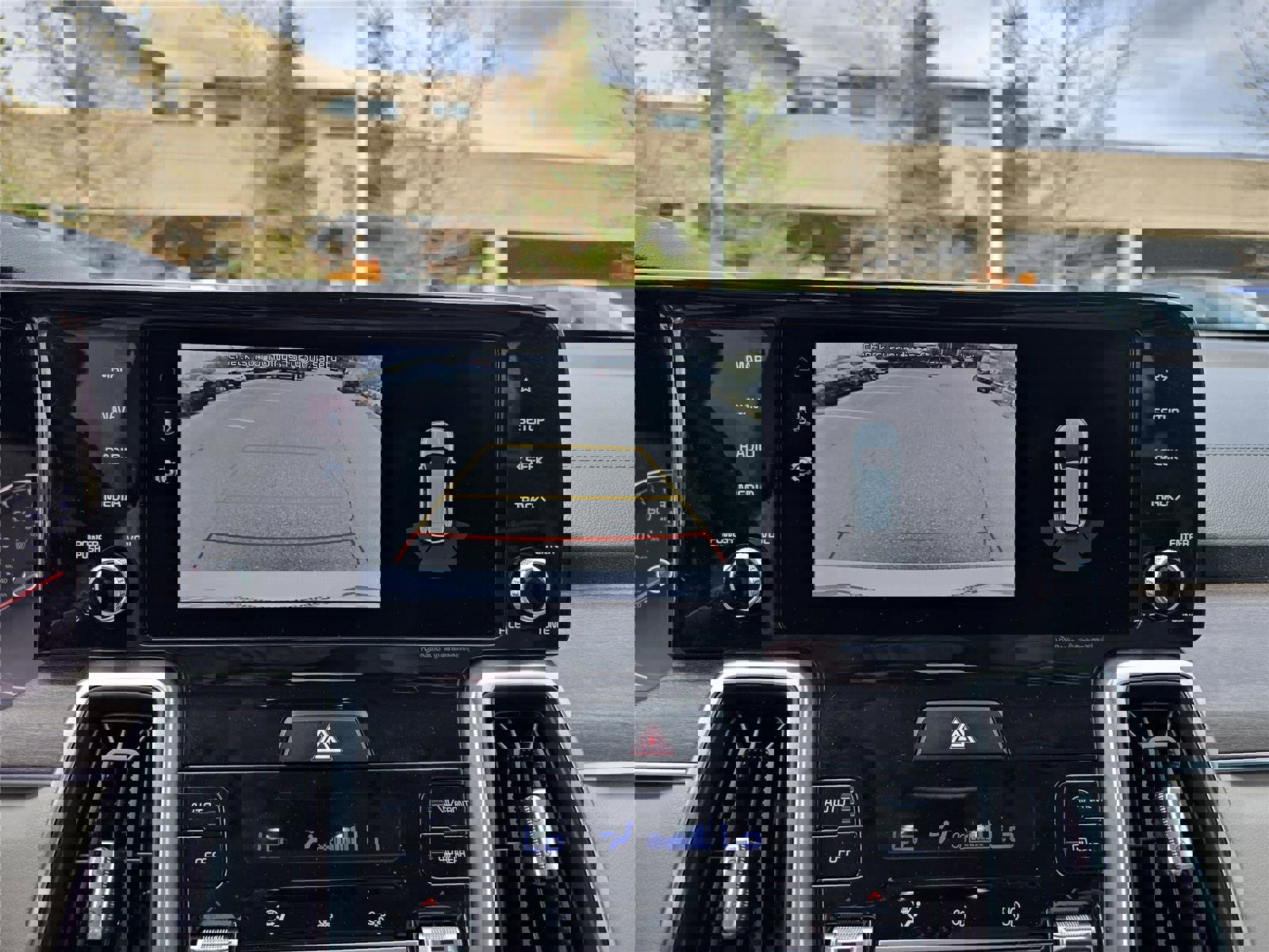 Used 2022 Kia Sorento EX w/ Panoramic Sunroof Package image 26