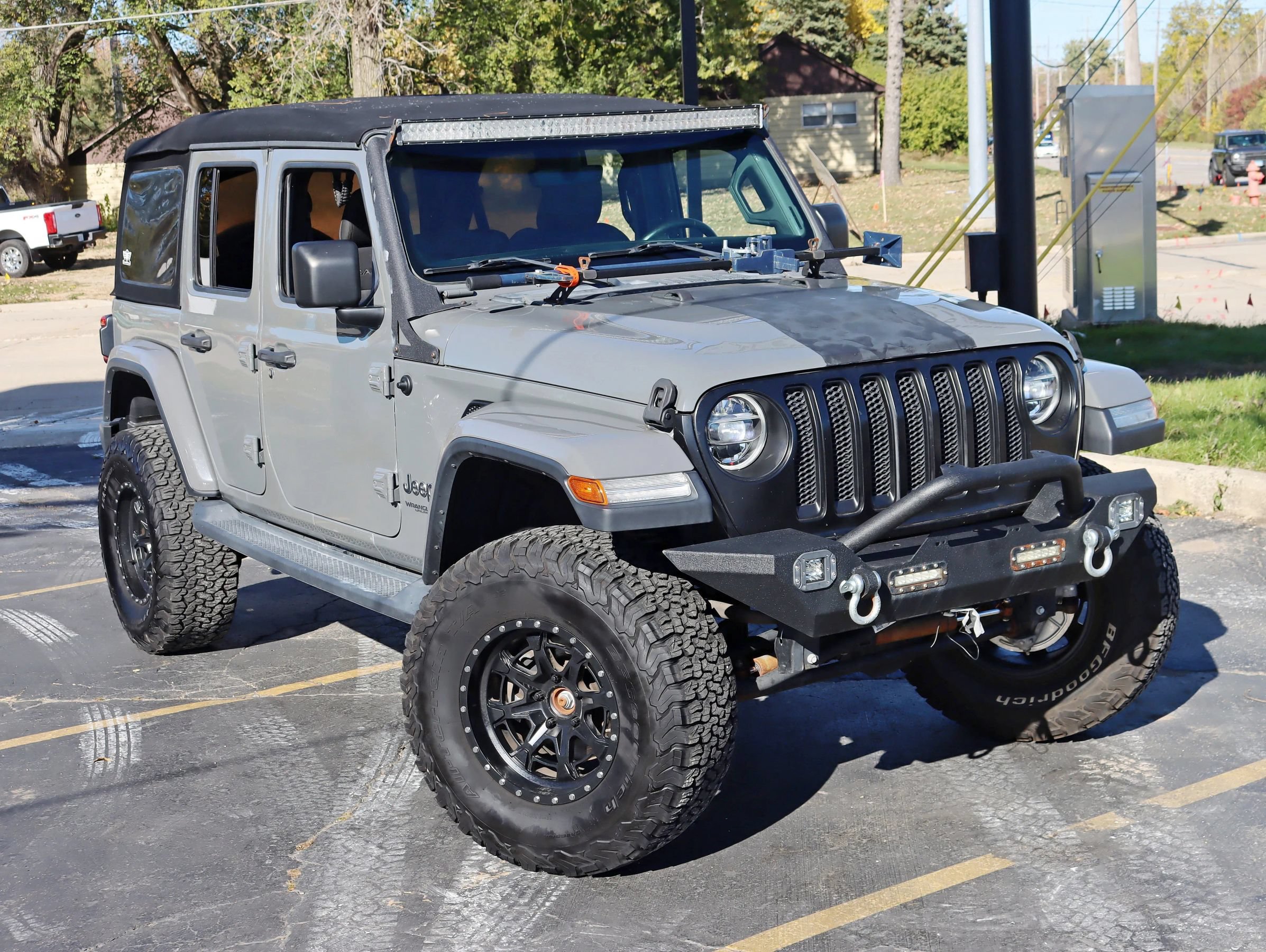 Used 2019 Jeep Wrangler Unlimited Sahara AWD/4WD image 8