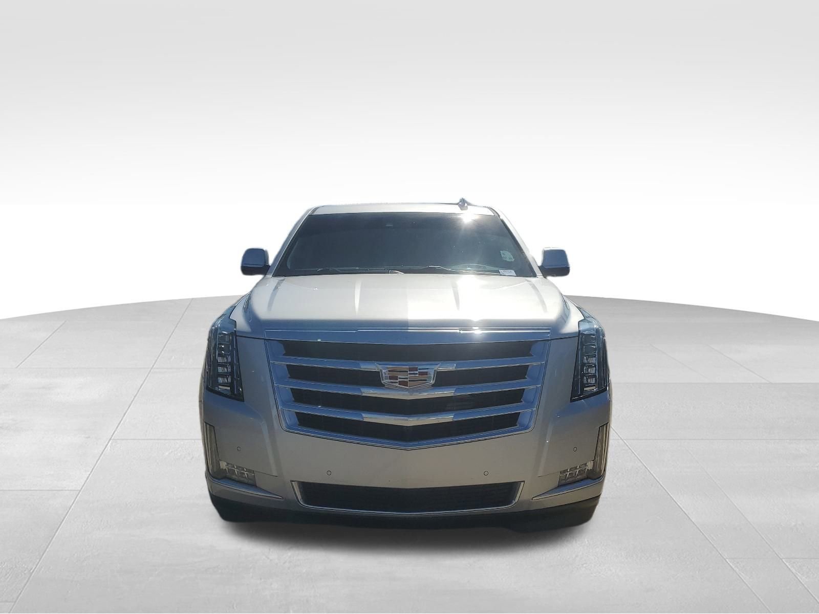 Used 2019 Cadillac Escalade Premium Luxury image 2