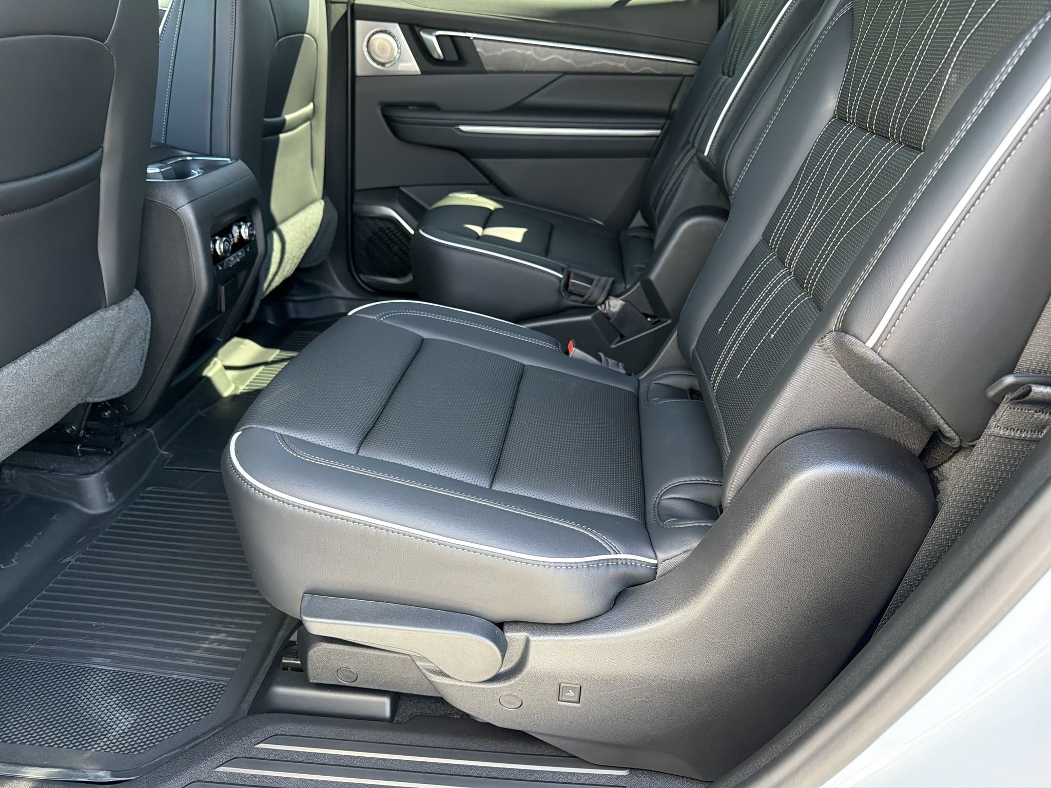 New 2027 Buick Enclave Avenir FWD image 17