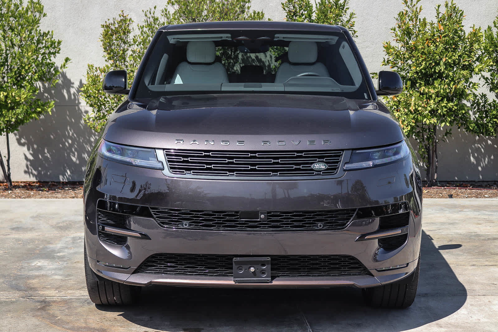 Used 2025 Land Rover Range Rover Sport Dynamic SE AWD/4WD image 2