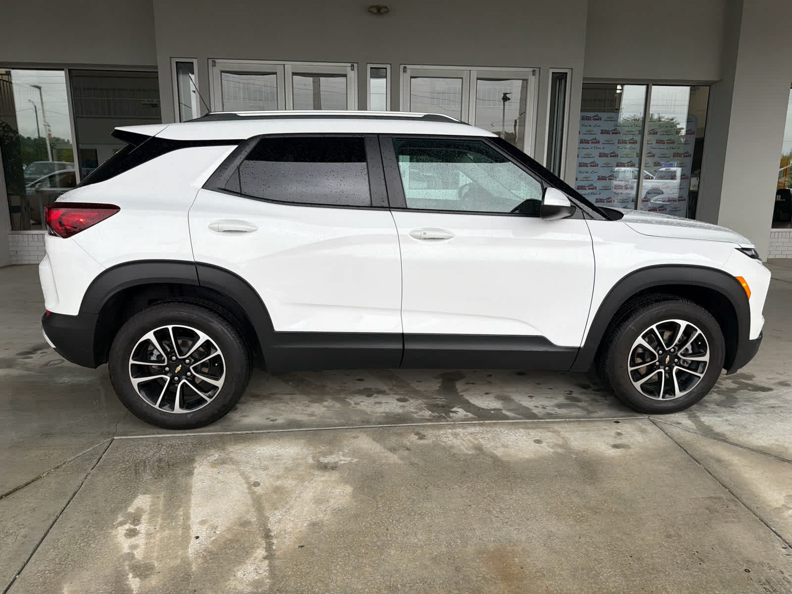 Used 2024 Chevrolet TrailBlazer LT AWD/4WD image 8