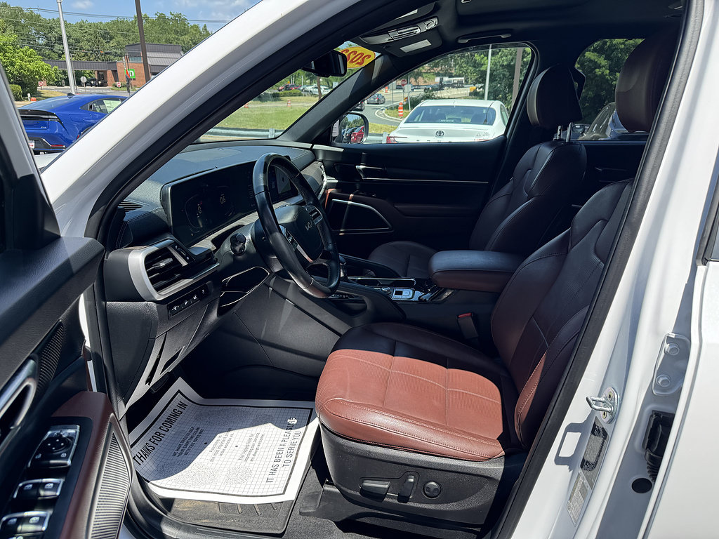 Used 2023 Kia Telluride EX w/ EX Captain's Chair Package AWD/4WD image 8