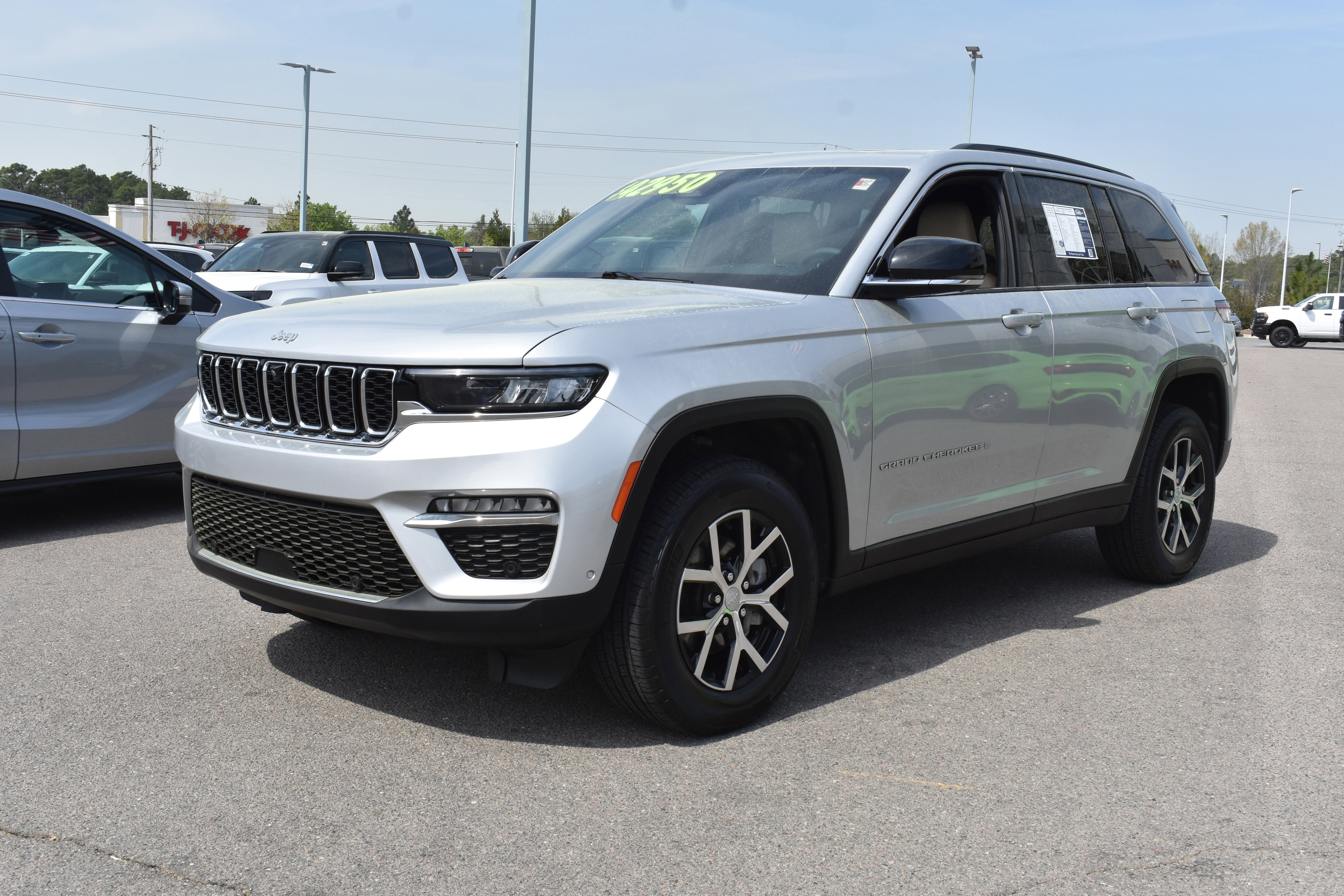 Used 2025 Jeep Grand Cherokee Limited w/ Luxury Tech Group II image 5