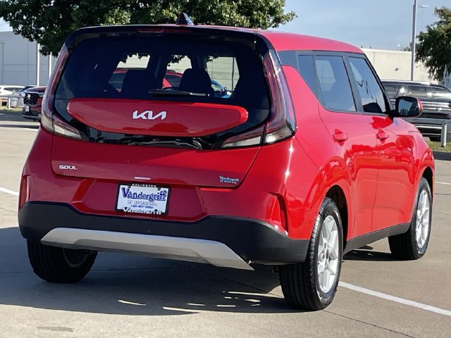 Used 2025 Kia Soul LX w/ LX Technology Package FWD image 4