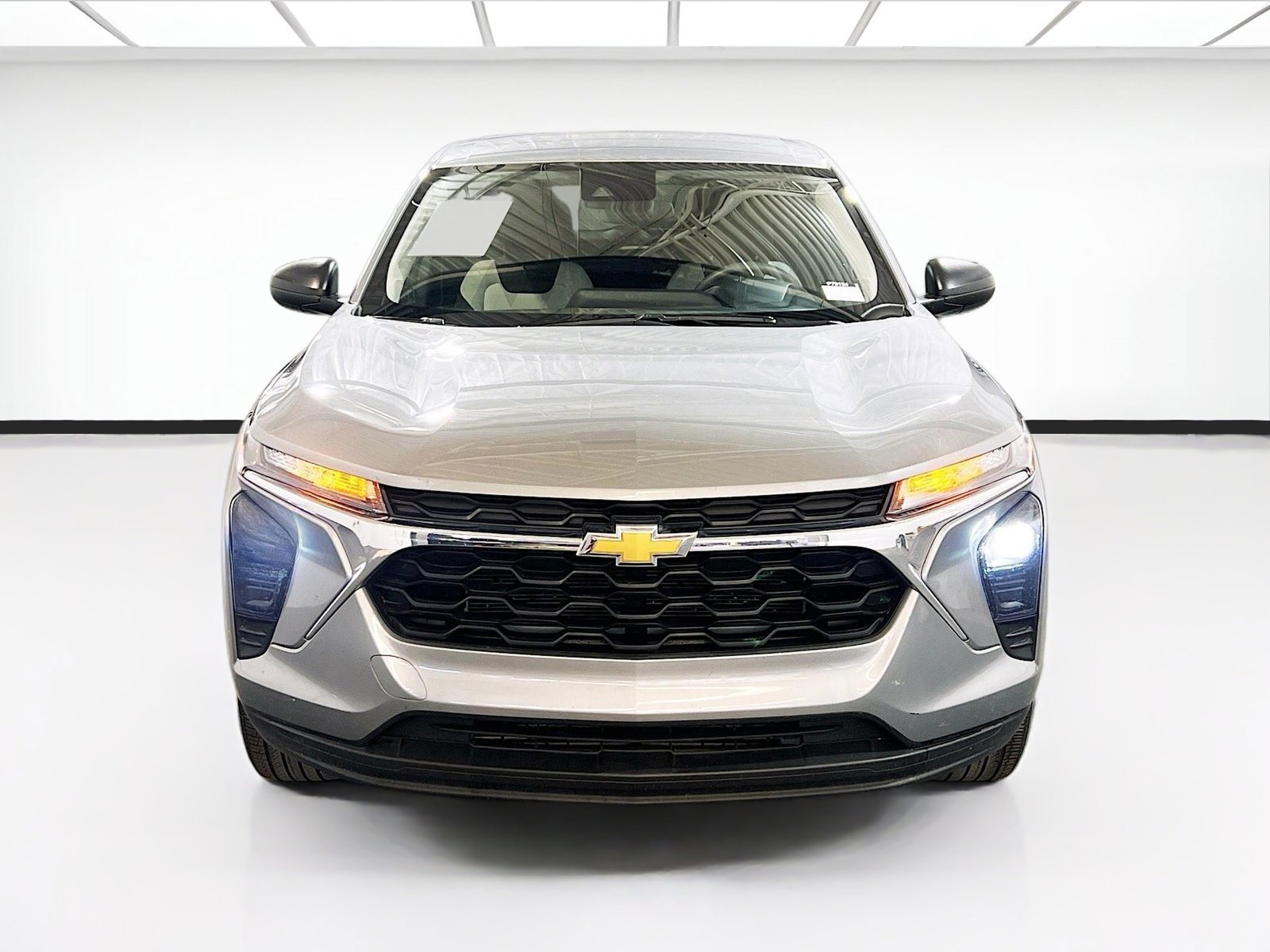 Used 2025 Chevrolet Trax LS image 2