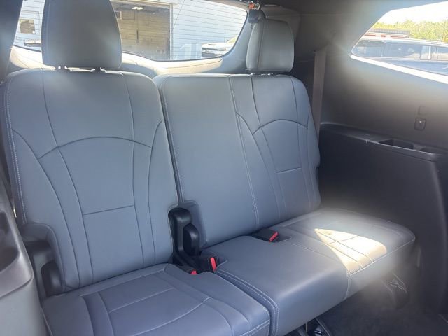 Used 2023 Buick Enclave Essence image 16