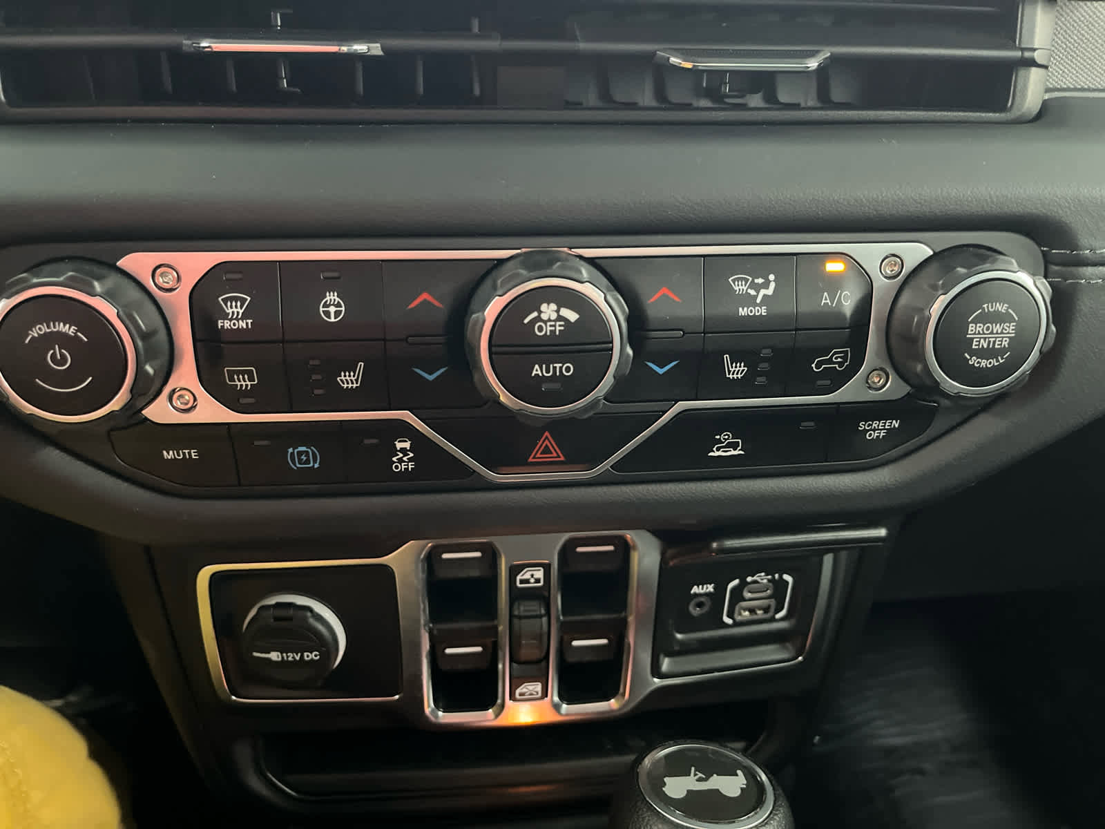 Used 2025 Jeep Wrangler Sahara image 25