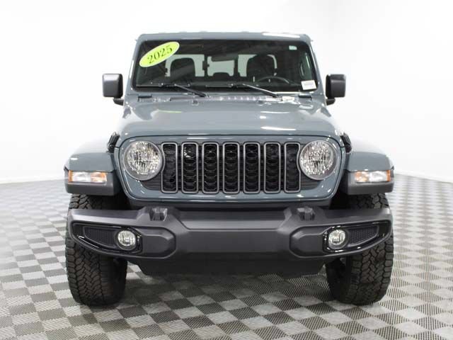 Used 2025 Jeep Gladiator Sport AWD/4WD image 9