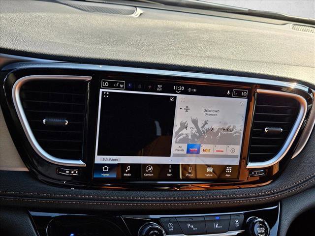 New 2026 Chrysler Pacifica Pinnacle image 16
