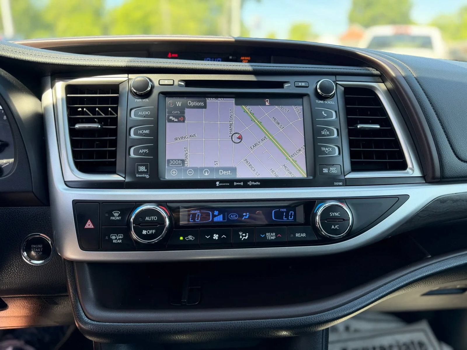 Used 2018 Toyota Highlander Limited AWD/4WD image 19