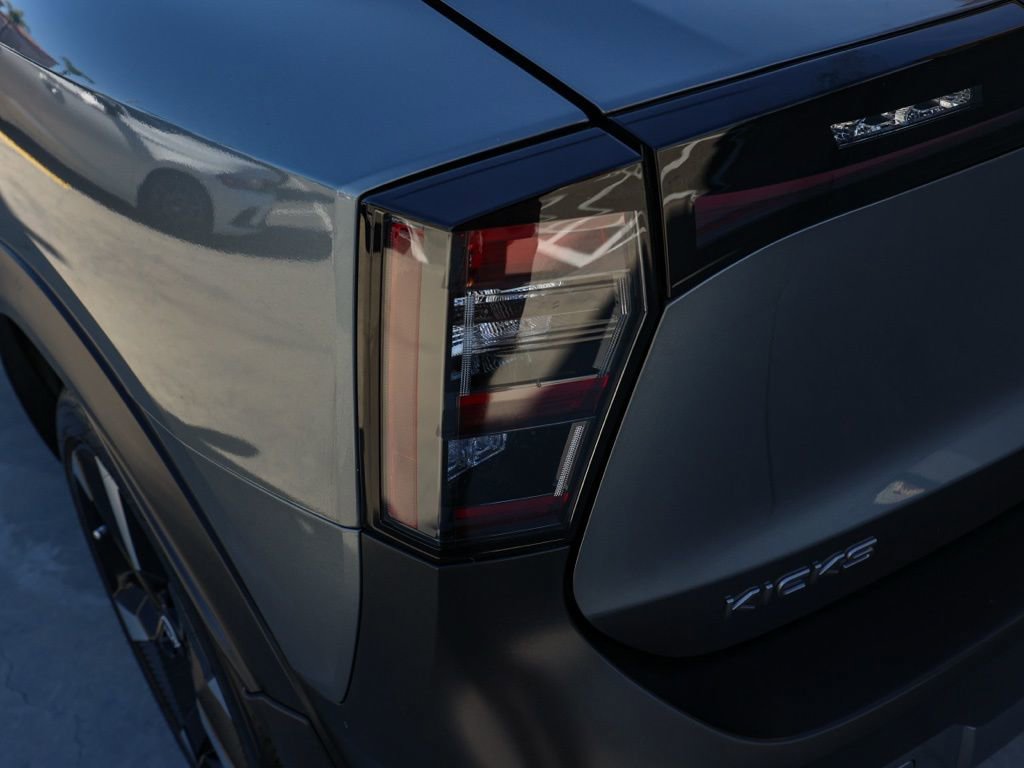 Used 2025 Nissan Kicks SR image 7