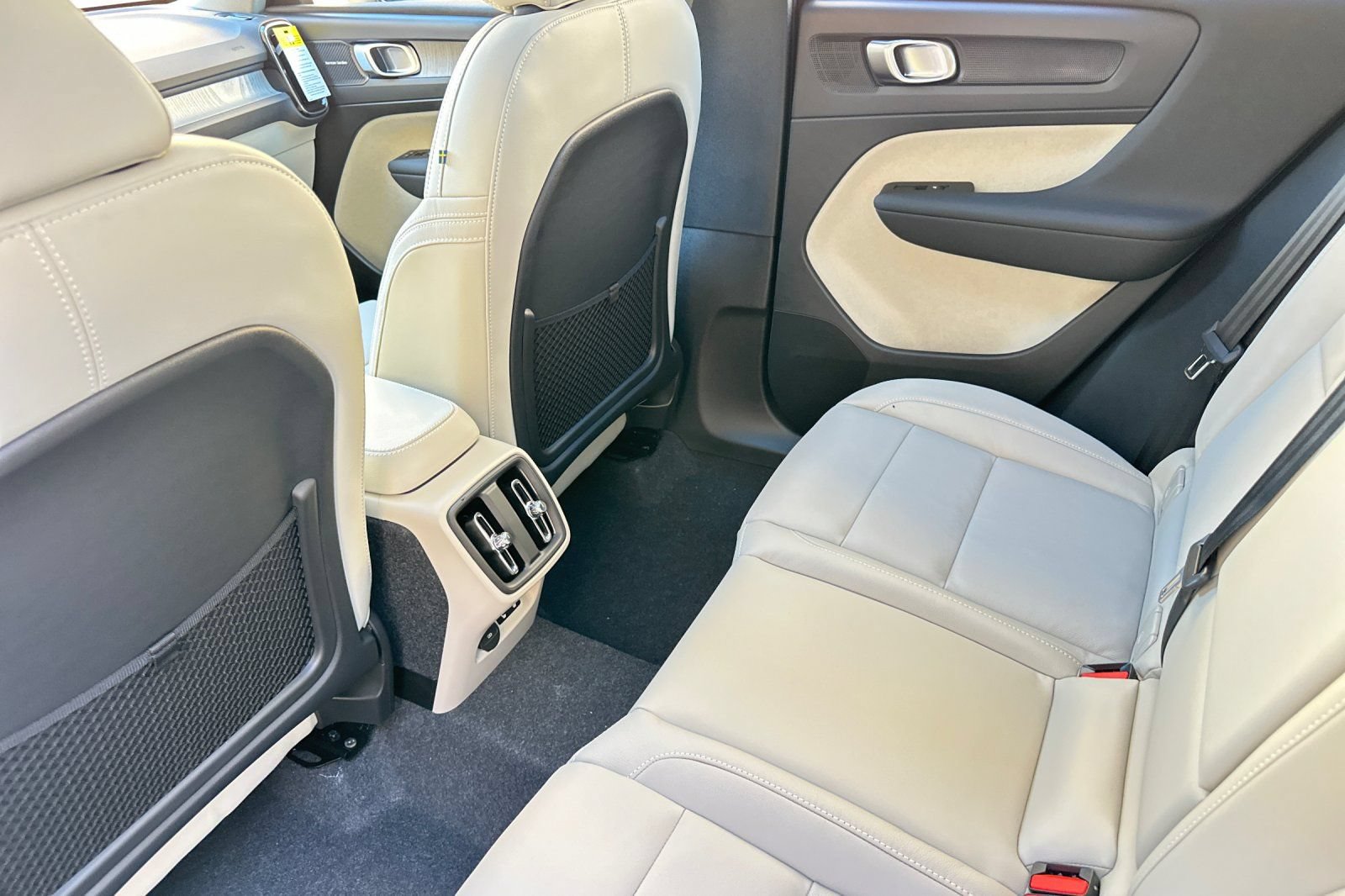 New 2026 Volvo XC40 B5 Ultra w/ Climate Package AWD/4WD image 12
