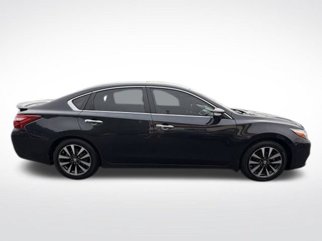 Used 2016 Nissan Altima 2.5 SL w/ 2.5 Technology Package FWD image 2