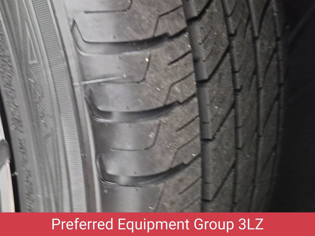 Certified 2025 Chevrolet Tahoe High Country AWD/4WD image 12