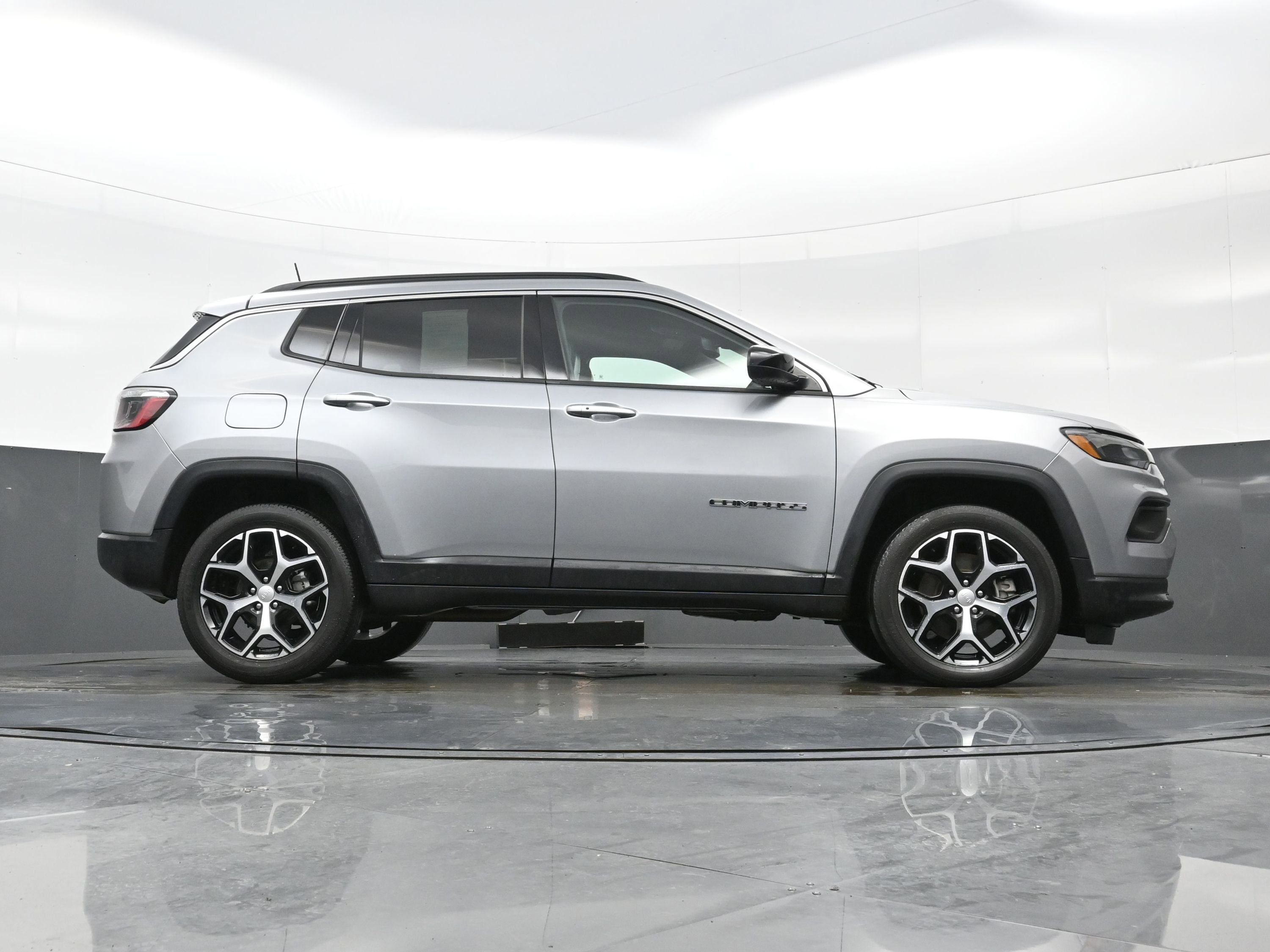 Used 2024 Jeep Compass Latitude AWD/4WD image 31