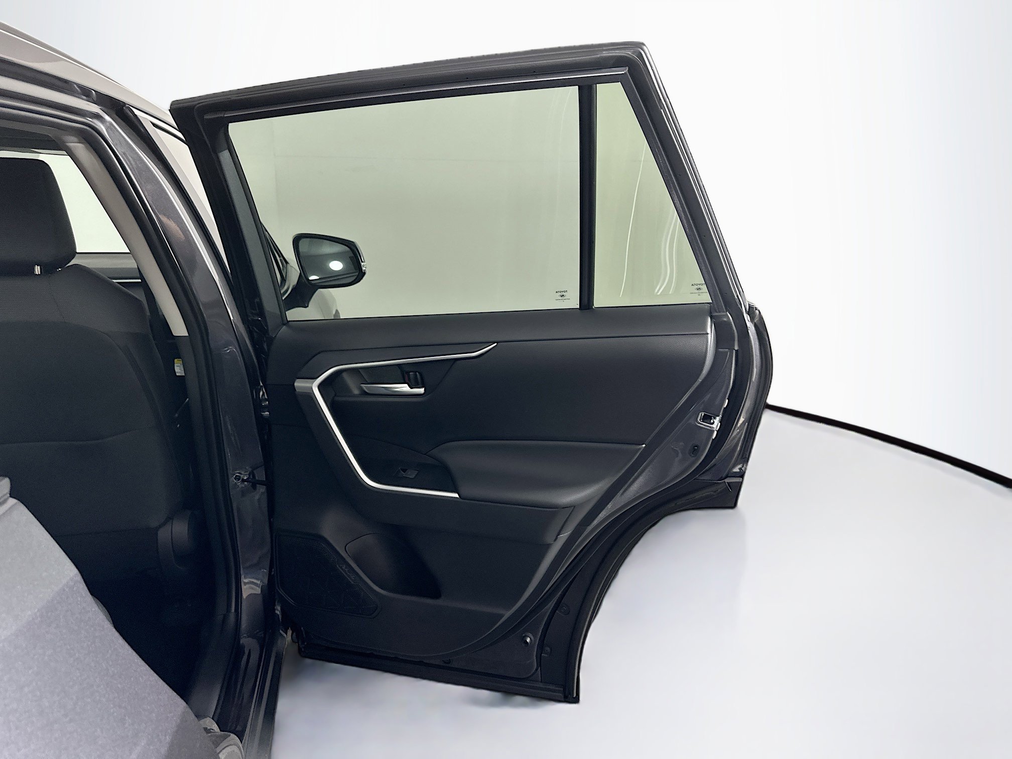 Used 2025 Toyota RAV4 XLE w/ Convenience Package image 32