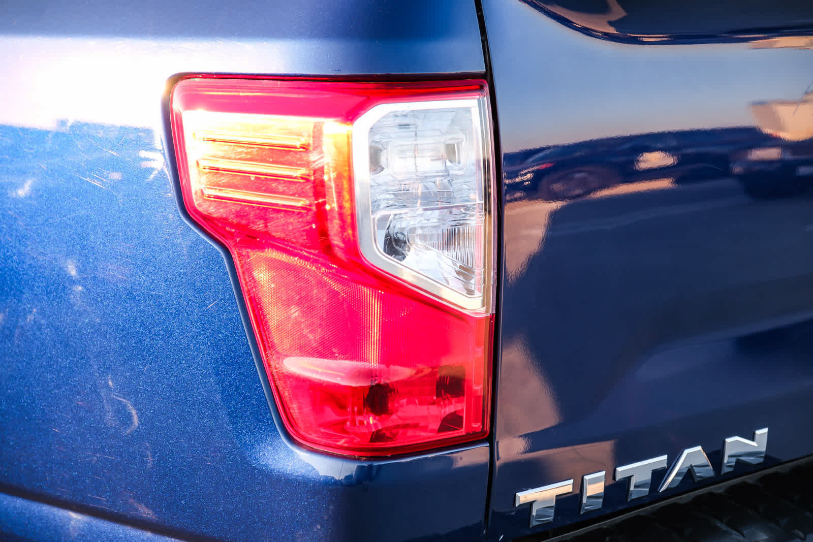 Used 2022 Nissan Titan SV RWD image 7