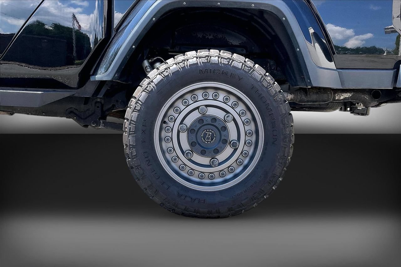 Used 2023 Jeep Gladiator Overland AWD/4WD image 35