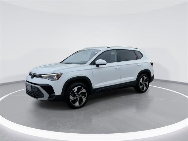 Used 2025 Volkswagen Taos SE image 4