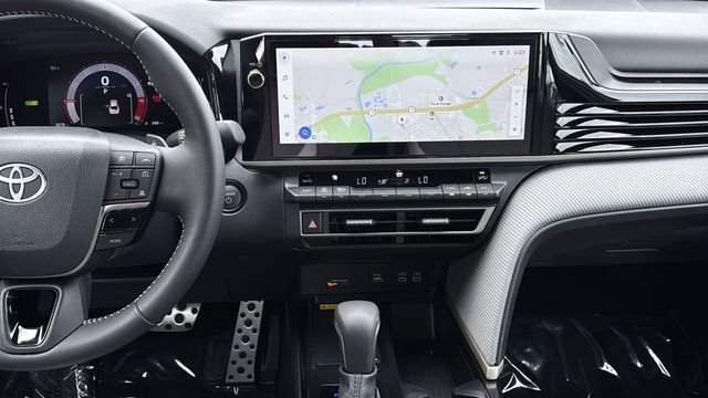 Used 2026 Toyota Camry SE w/ Multimedia Upgrade Package FWD image 11