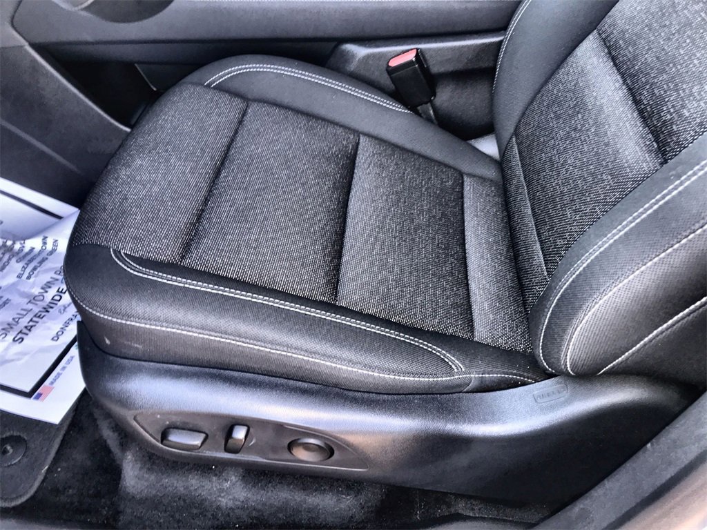 Used 2025 Chevrolet Traverse LT image 12