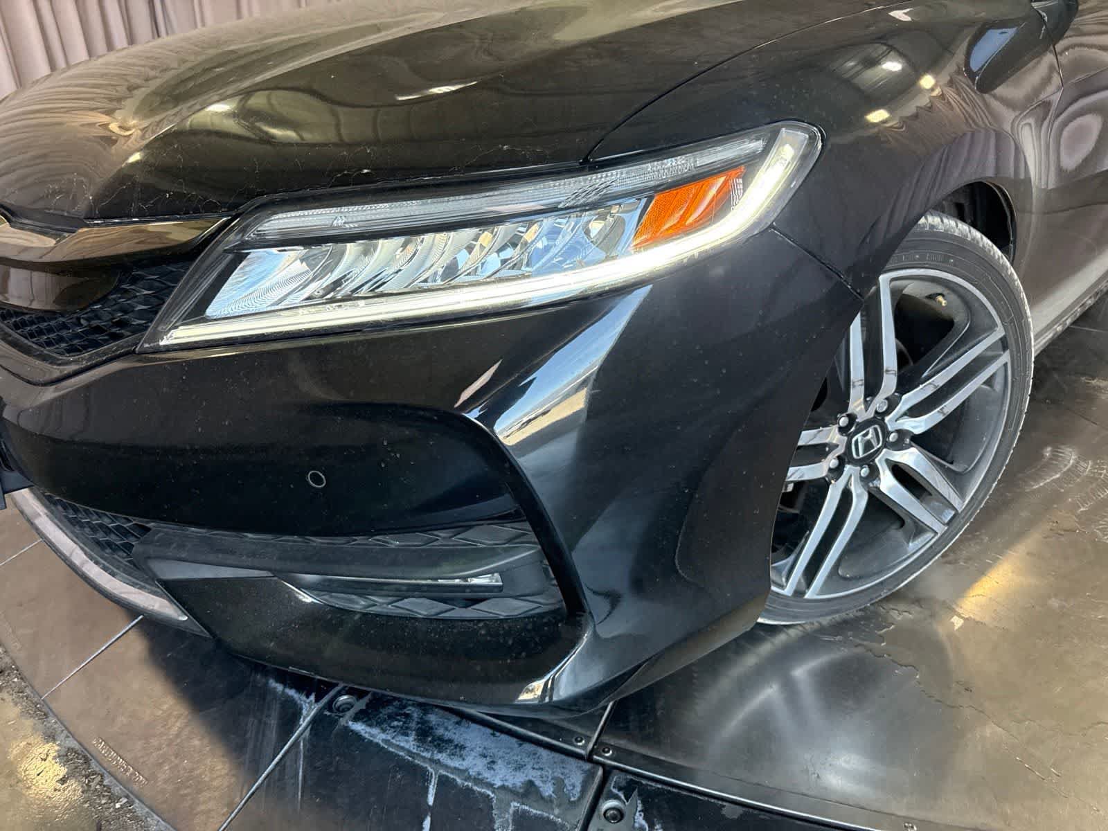 Used 2017 Honda Accord Touring image 9