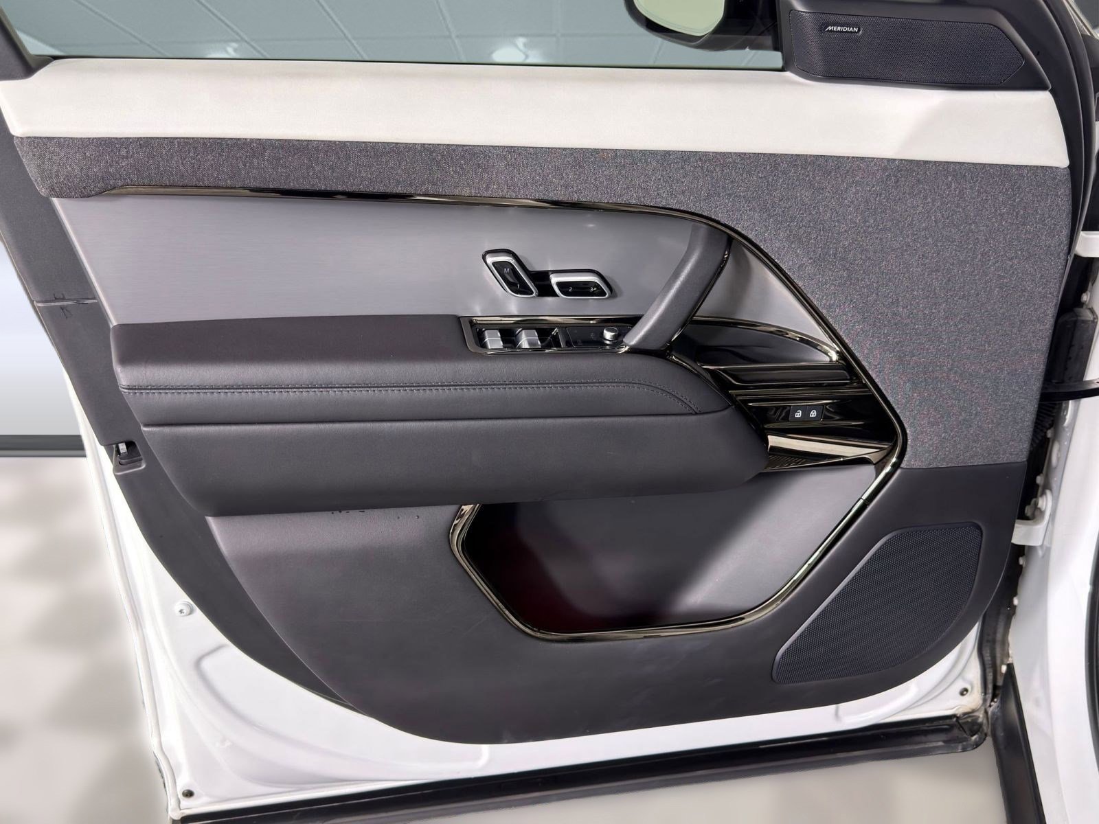 Used 2023 Land Rover Range Rover Sport SE Dynamic image 12