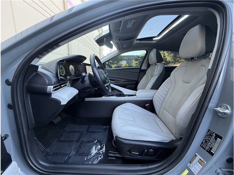 Used 2022 Hyundai Elantra Limited w/ Preferred Accessory Package image 11