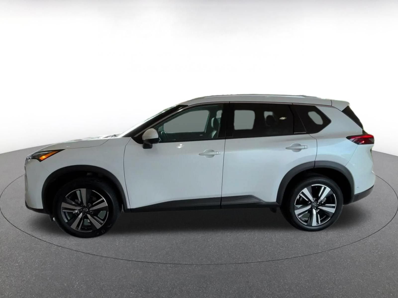 Used 2026 Nissan Rogue SL FWD image 8