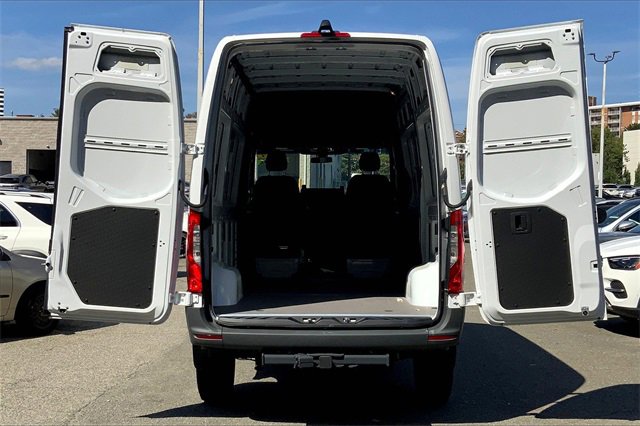 Used 2024 Mercedes-Benz Sprinter 2500 image 3