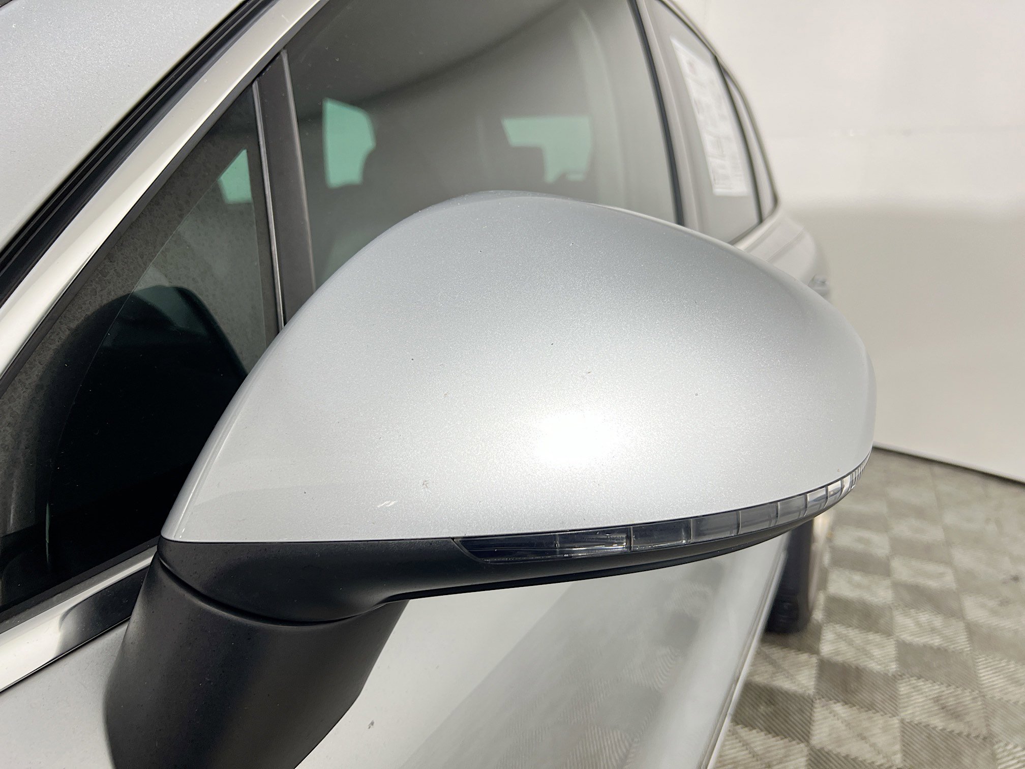 Used 2014 Volkswagen Touareg Sport image 13