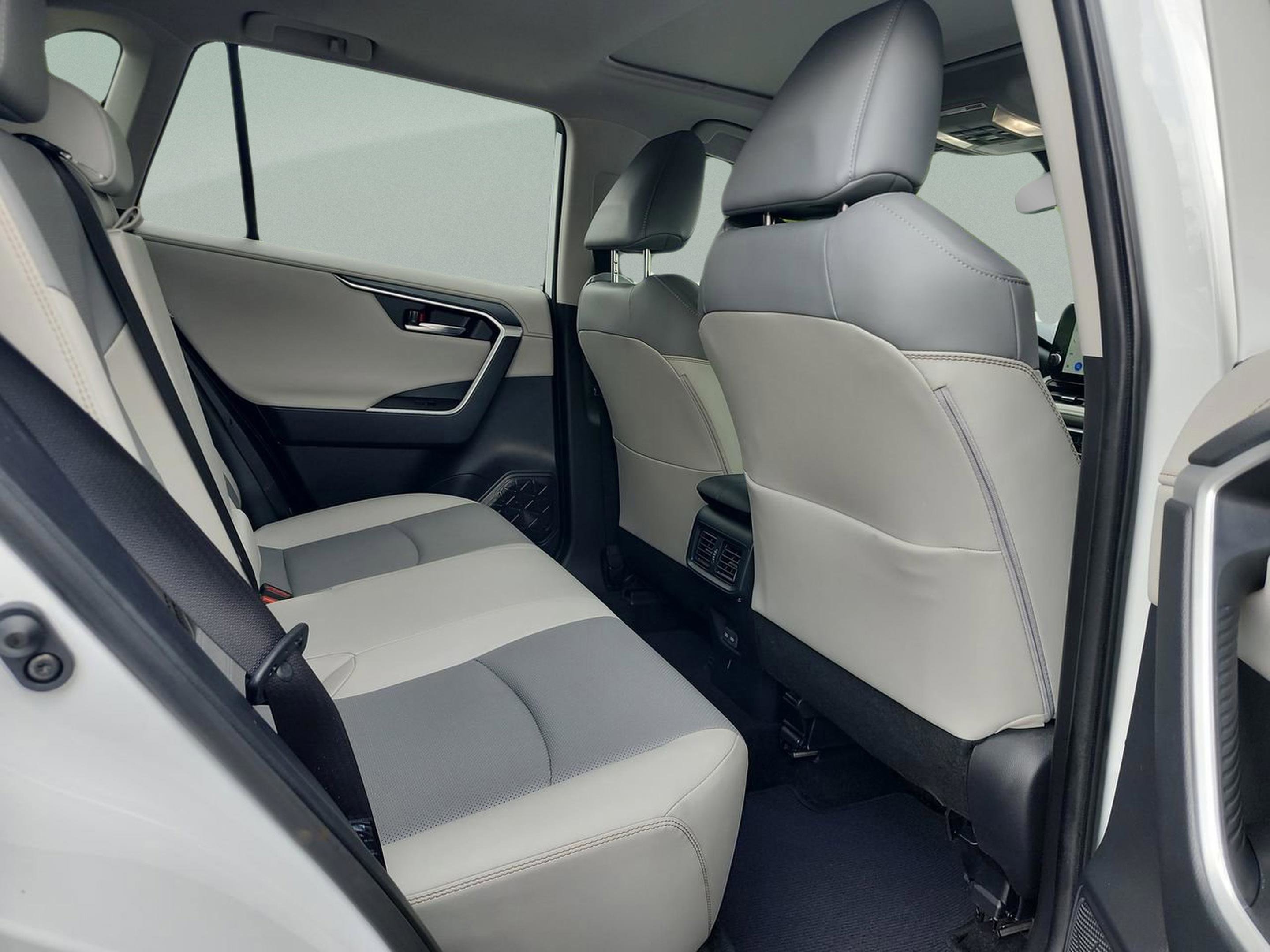 Used 2023 Toyota RAV4 Limited image 17