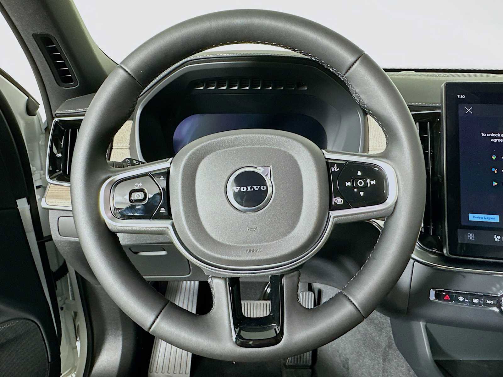 New 2026 Volvo XC90 B6 Plus w/ Protection Package Premier image 11