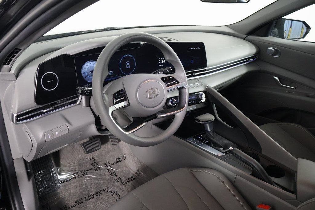 Used 2024 Hyundai Elantra SEL FWD image 7