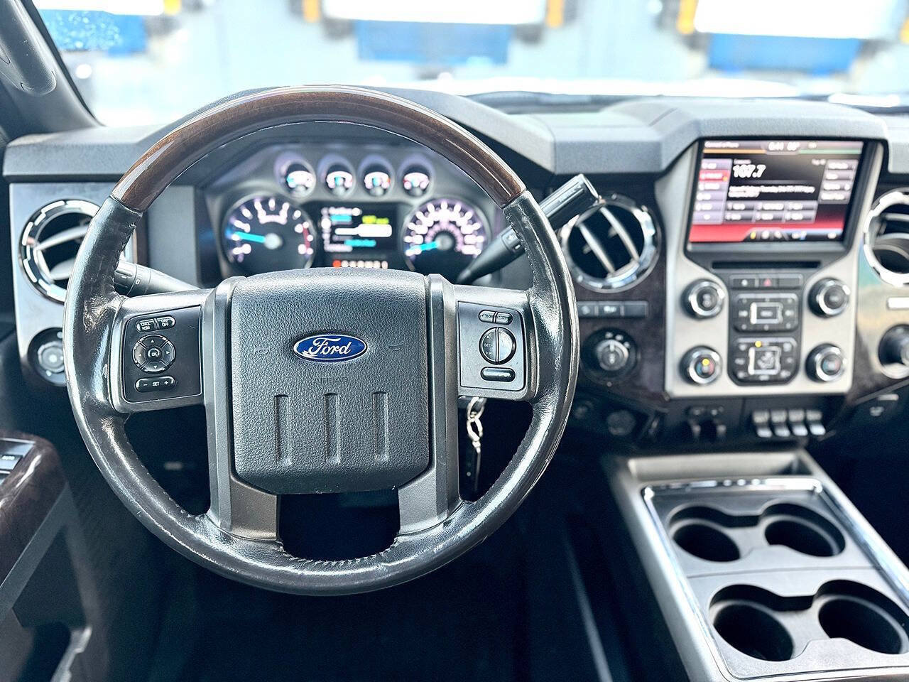 Used 2016 Ford F250 Platinum w/ Platinum Package AWD/4WD image 17